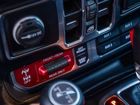 Used 2024 Jeep Wrangler Unlimited Rubicon 4xe image 26