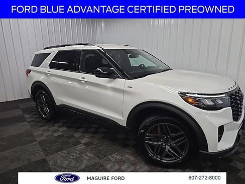 Certified 2025 Ford Explorer ST-Line w/ Premium Package AWD/4WD image 9