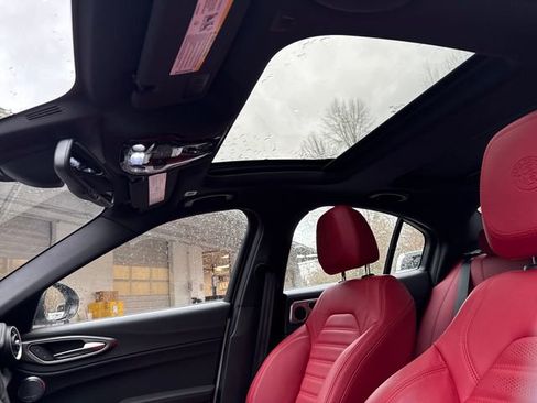 Used 2024 Alfa Romeo Giulia Veloce image 29