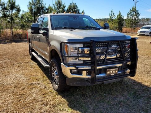 Used 2019 Ford F250 Lariat w/ Lariat Ultimate Package AWD/4WD image 2