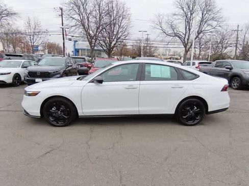 Certified 2025 Honda Accord SE image 3