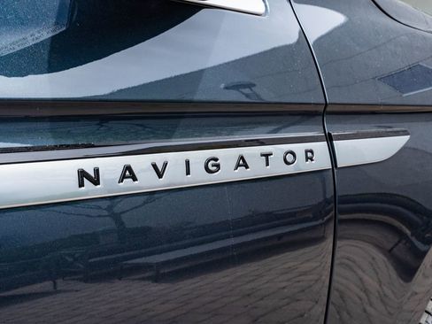 Used 2025 Lincoln Navigator Reserve AWD/4WD image 17
