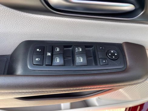 Used 2019 Chrysler Pacifica Touring-L image 17
