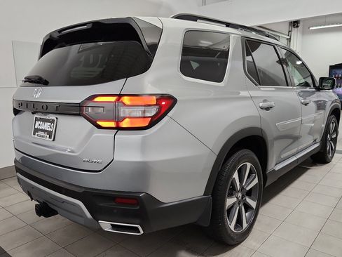 Used 2023 Honda Pilot Elite image 4