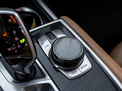 Used 2016 BMW 750i xDrive image 29