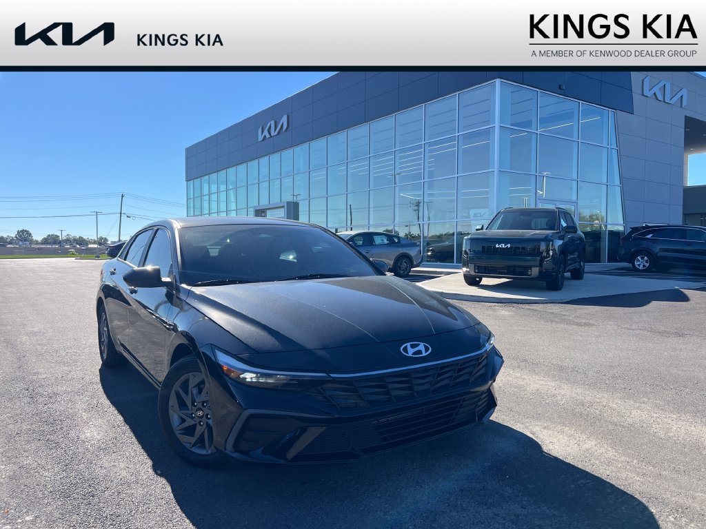 Used 2024 Hyundai Elantra SEL FWD image 1