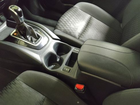 Used 2020 Nissan Rogue SV image 26