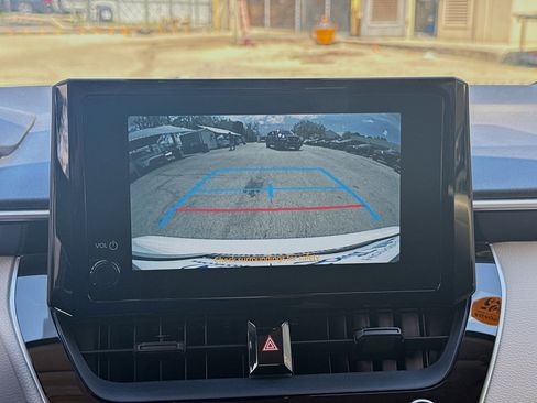 Used 2025 Toyota Corolla LE image 13