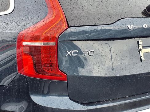 Used 2023 Volvo XC90 B6 Plus image 22