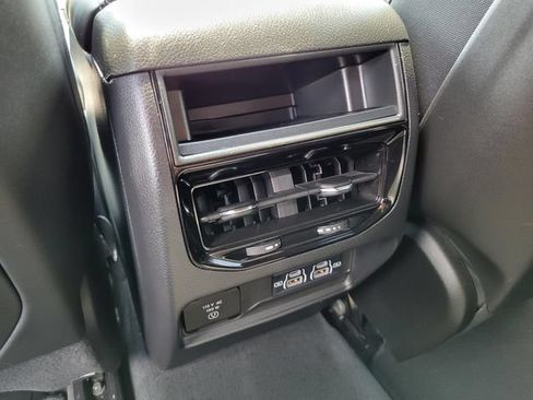 Used 2024 Jeep Grand Cherokee Altitude AWD/4WD image 26