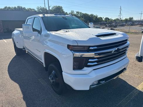 Used 2023 Chevrolet Silverado 3500 High Country w/ LPO, Hitch Package AWD/4WD image 4