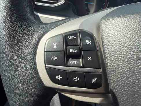 Used 2022 Ford Explorer XLT w/ Equipment Group 202A AWD/4WD image 20