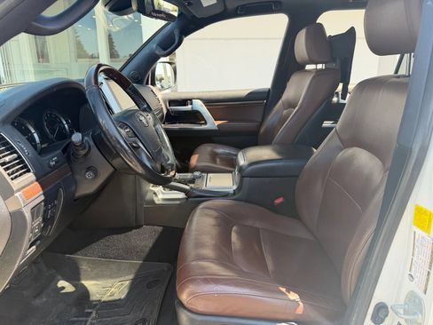 Used 2016 Toyota Land Cruiser AWD/4WD image 15
