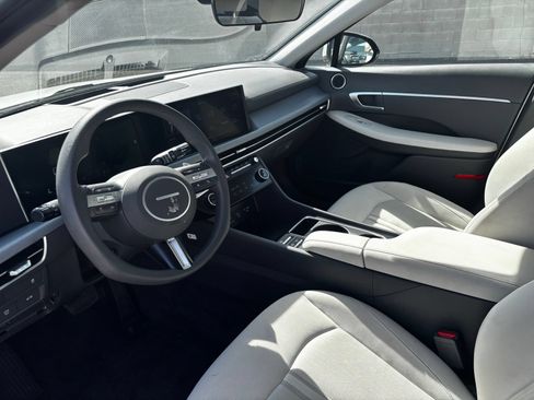 Used 2025 Hyundai Sonata SEL FWD image 13