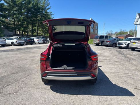 Used 2025 Chevrolet Trax LT w/ LT Convenience Package image 30