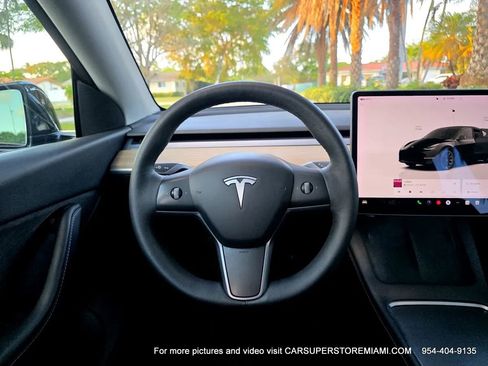 Used 2022 Tesla Model Y Long Range image 37