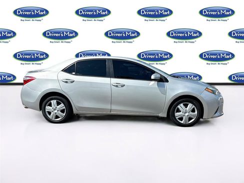 Used 2015 Toyota Corolla LE FWD image 8