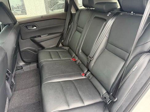 Used 2023 Nissan Rogue SL w/ SL Premium Package image 4