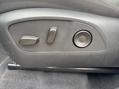 Used 2025 GMC Acadia Elevation image 10