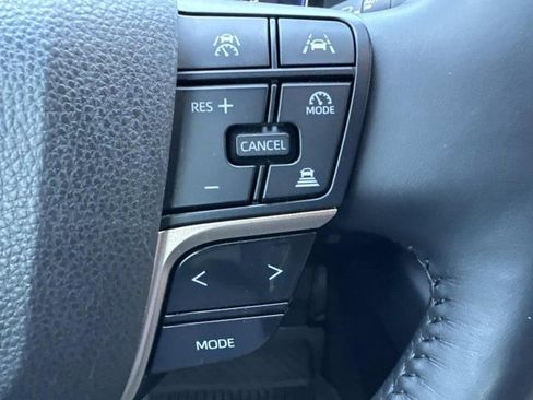 Certified 2023 Toyota Crown Limited image 22