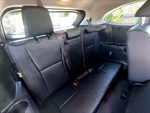 Used 2025 Toyota Highlander XLE image 36