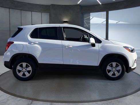 Certified 2022 Chevrolet Trax LS AWD/4WD image 7