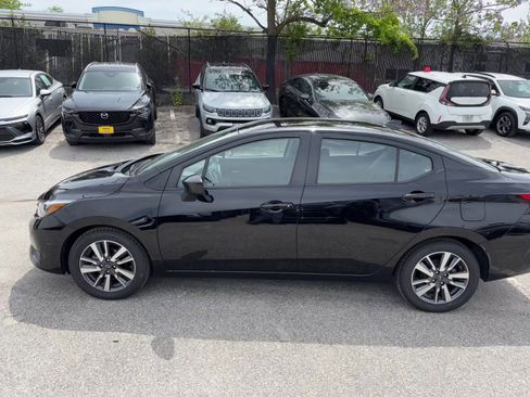 Used 2025 Nissan Versa SV FWD image 9