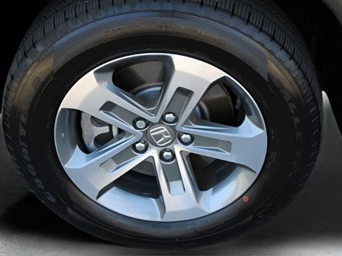 Used 2025 Honda Pilot EX-L image 2