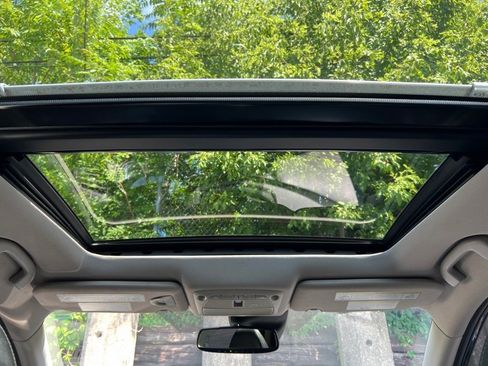 Used 2018 Nissan Rogue SL w/ Premium Package image 15