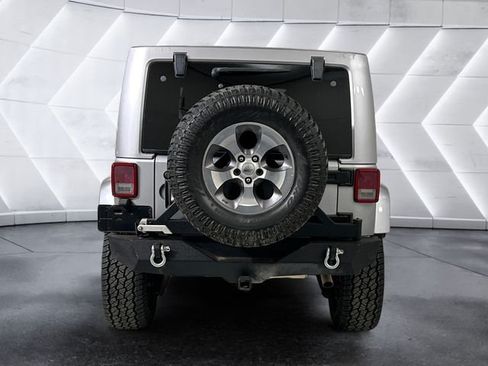 Used 2016 Jeep Wrangler Unlimited Sahara w/ Connectivity Group AWD/4WD image 5