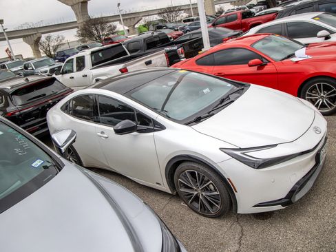 Used 2023 Toyota Prius Limited image 7