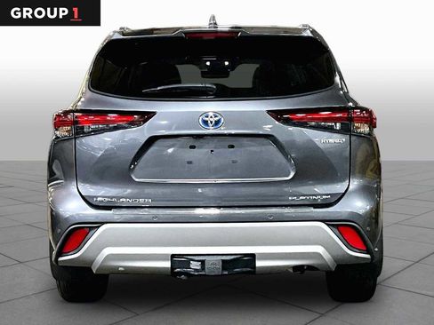 Used 2024 Toyota Highlander Platinum AWD/4WD image 5
