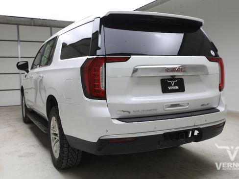 Used 2023 GMC Yukon XL SLT RWD image 2