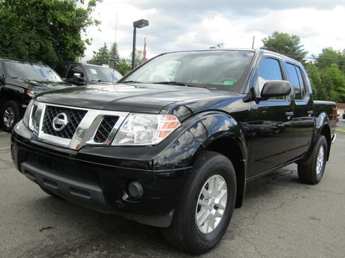 Used 2015 Nissan Frontier SV image 3