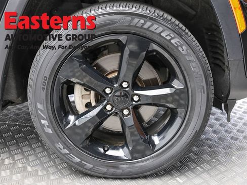 Used 2023 Jeep Grand Cherokee L Laredo AWD/4WD image 32