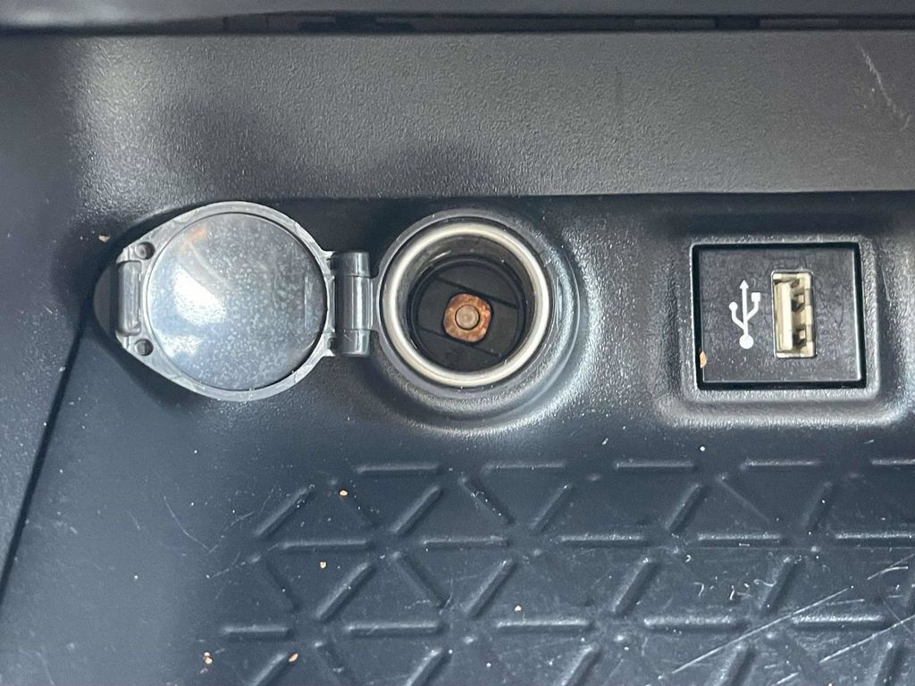 Used 2025 Toyota RAV4 LE AWD/4WD image 30