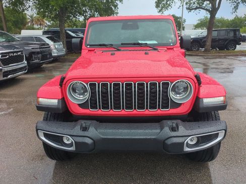 Used 2025 Jeep Wrangler Unlimited Sahara image 4