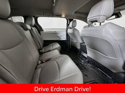 Certified 2025 Toyota Sienna XLE FWD image 29