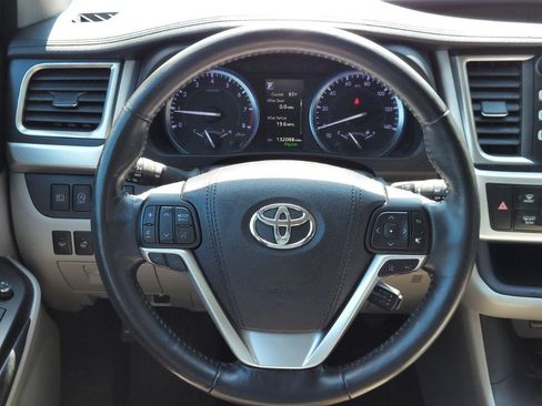 Used 2018 Toyota Highlander Limited Platinum AWD/4WD image 12