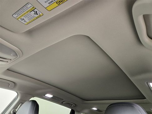 New 2025 Subaru Ascent Limited w/ Popular Package #2 image 9