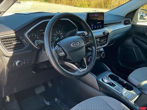 Used 2022 Ford Escape SE w/ SE Sport Appearance Package image 14