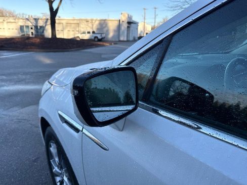 Used 2022 Buick Enclave Avenir image 14