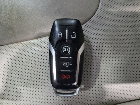 Used 2015 Ford Edge Titanium w/ Equipment Group 301A AWD/4WD image 32