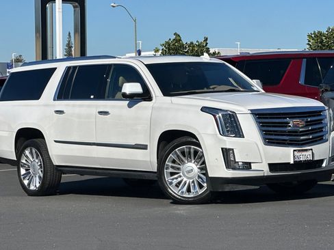 Used 2020 Cadillac Escalade ESV Platinum image 2