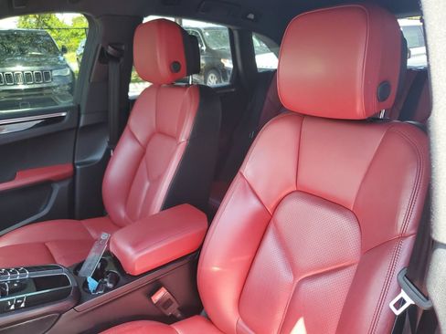 Used 2018 Porsche Macan AWD/4WD image 18
