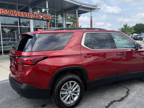 Used 2022 Chevrolet Traverse LT FWD image 3
