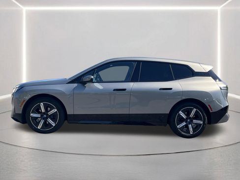 Used 2023 BMW iX xDrive50 w/ Sport Package AWD/4WD image 19