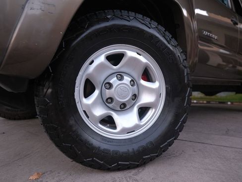 Used 2011 Toyota Tacoma PreRunner w/ SR5 Pkg #2 image 38