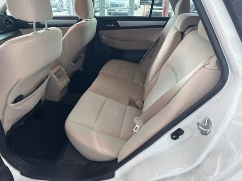 Used 2018 Subaru Outback 2.5i Premium AWD/4WD image 11