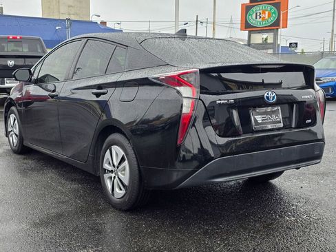 Used 2017 Toyota Prius Two w/ Carpet Mat Package FWD image 8